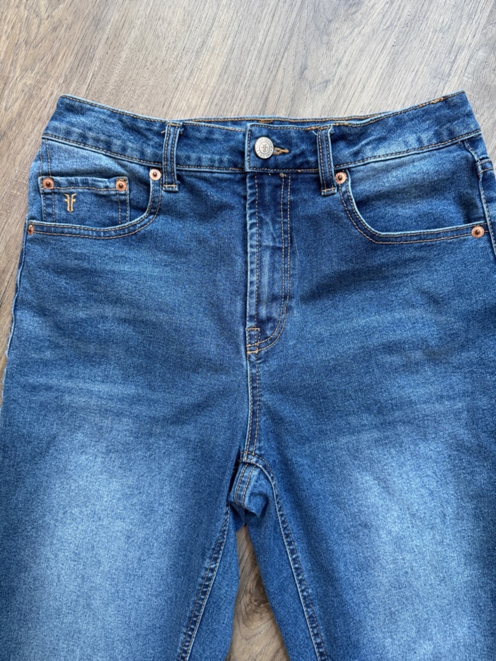 Frye High Rise Straight Leg Jeans - Size 4 / 27 - Picture 3 of 13
